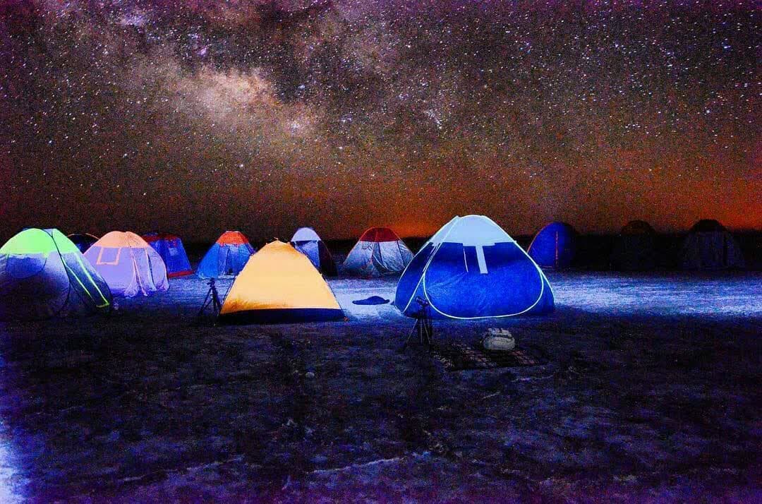کمپ شبانه در کویر؛ تجربه‌ ای متفاوت زیر آسمان پرستاره